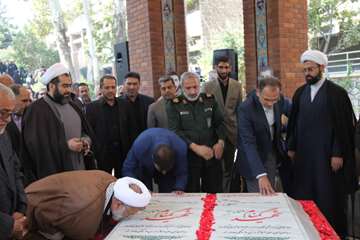 مراسم رونمایی از یادمان شهدای گمنام